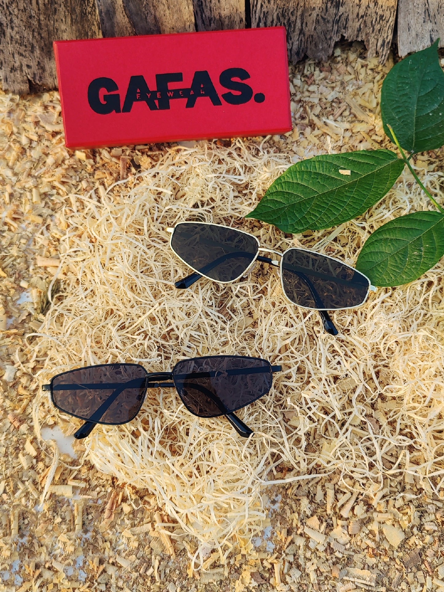 Uni-Sex Gasaan - Double V shaped Sunglasses - Black - Golden