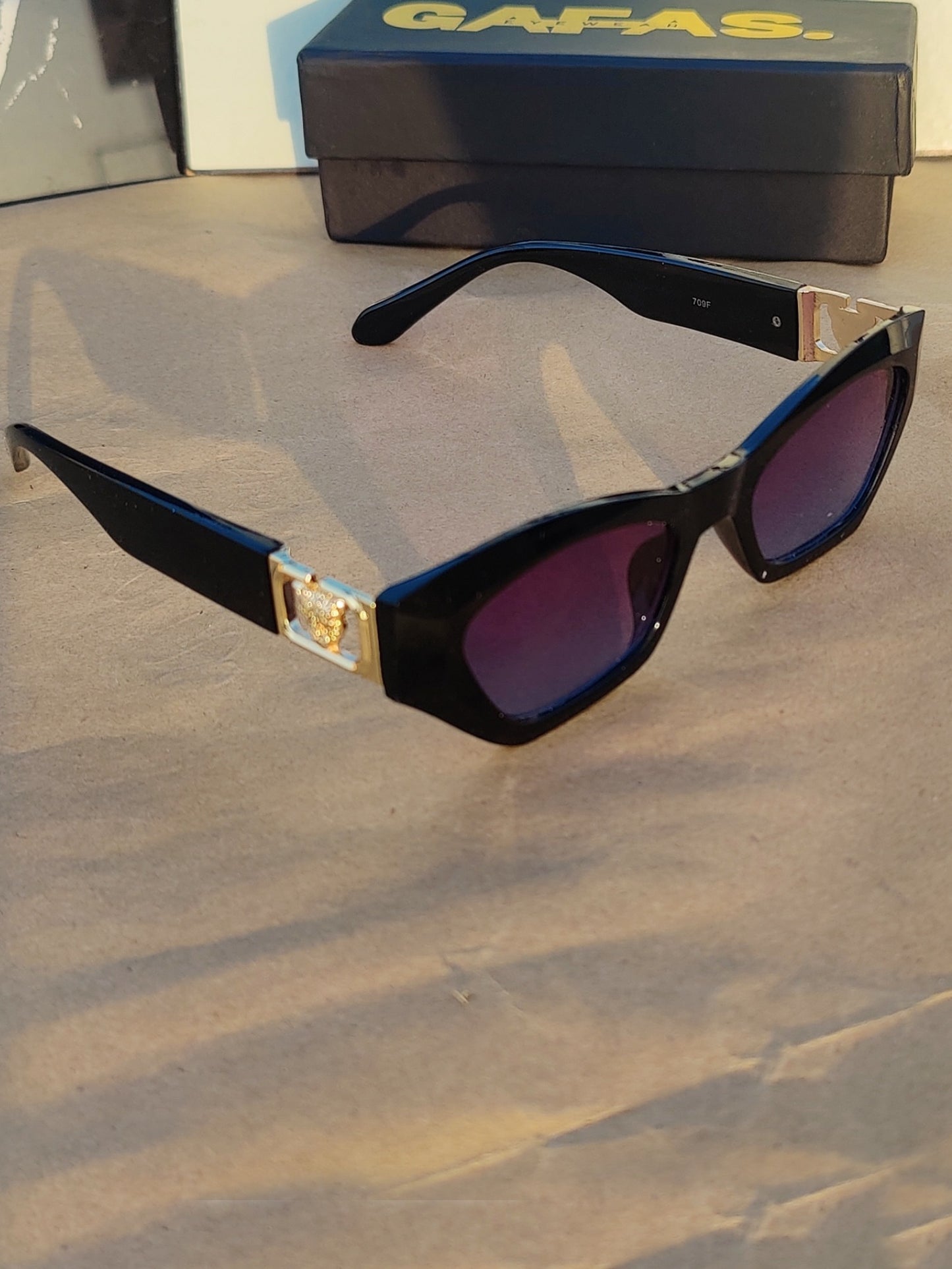 Uni-Sex Dawn - Resin Cat-eye Sunglasses - Black